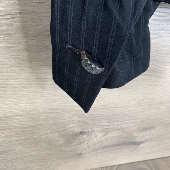 Giorgio Armani Borgo 21 Womans 40 Black Jacket pinstripes missing cuff buttons - Picture 9 of 12